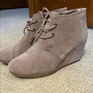 Toms Taupe Suede Wedge Booties, Size 7.5